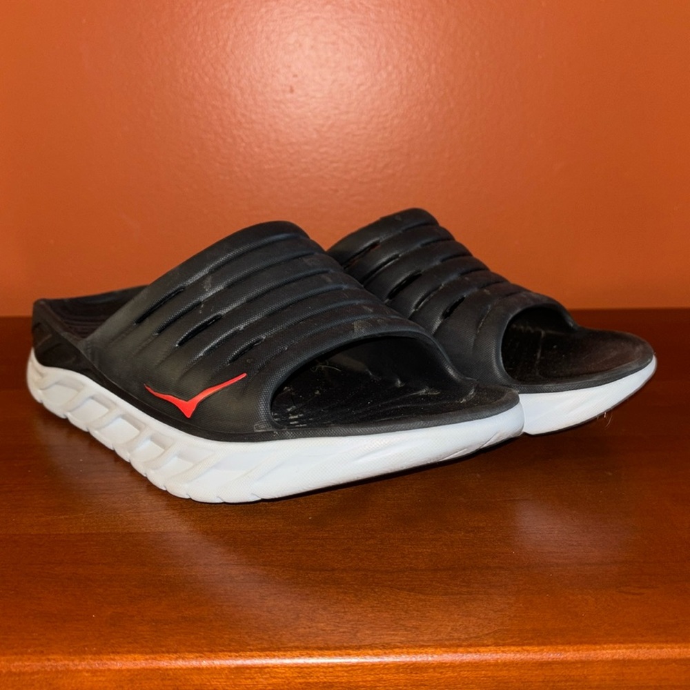 Hoka men’s size 9 sandals.